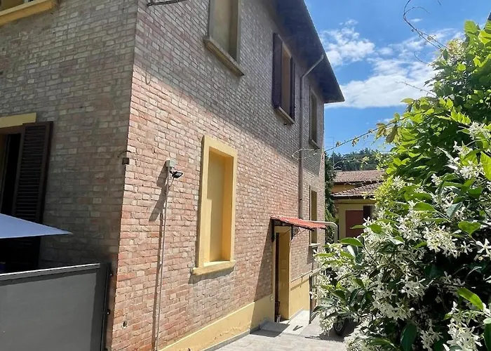 Minimal Chic House Parking And Private Garden Semesterbostad Bologna