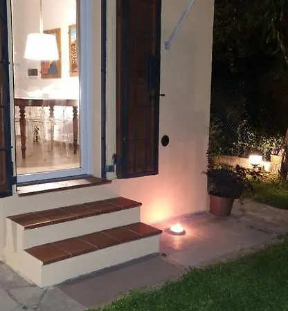 Ferienhaus Minimal Chic Apartment Private Garden Free Parking Bologna