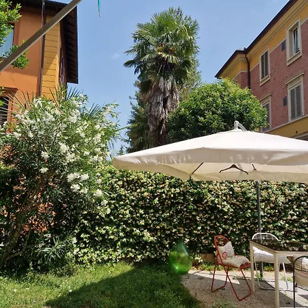 Minimal Chic Apartment Garden Free Parking Bologna 5 Min To Center בית נופש בולוניה